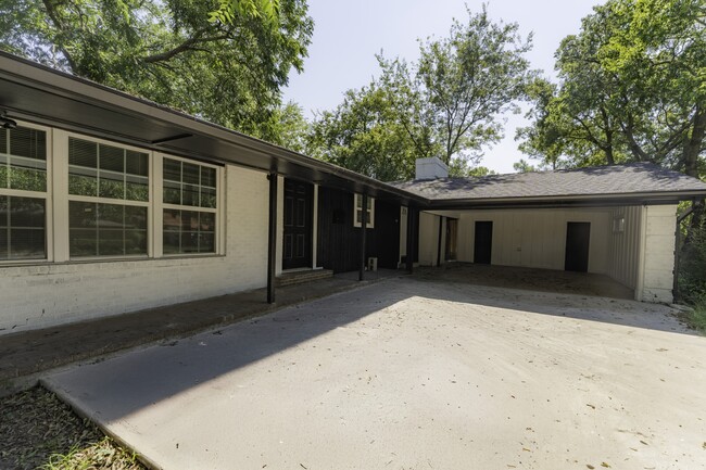 Building Photo - 1103 N Grant Dr