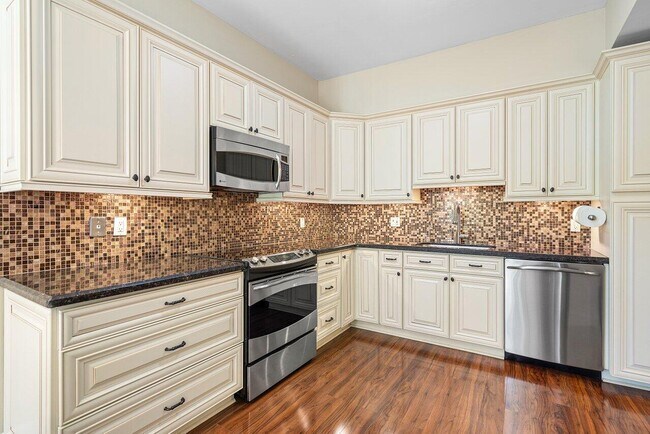 Building Photo - 5070 Lake Catalina Dr