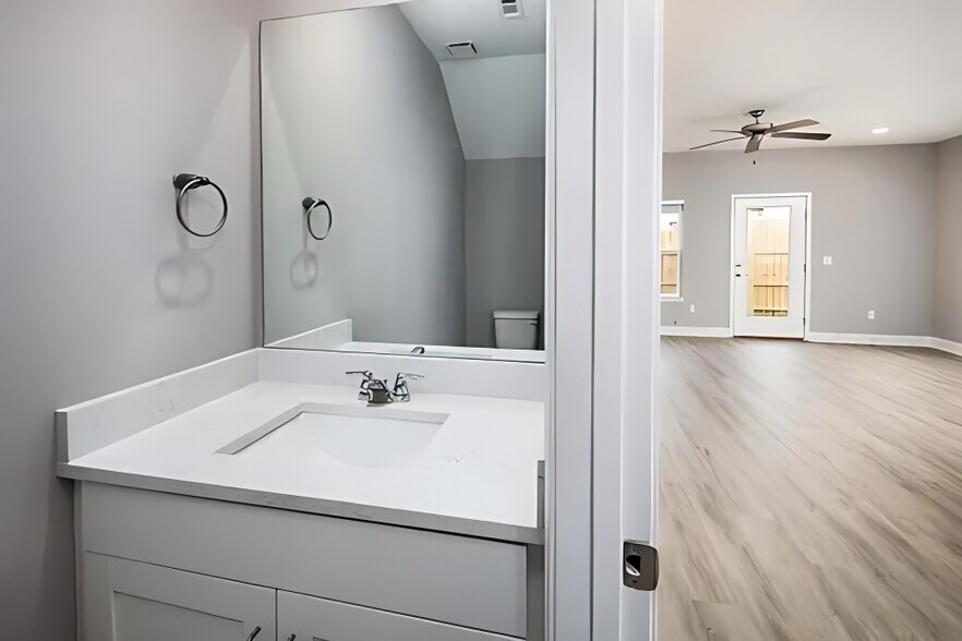 Building Photo - 319 Carmel Dr