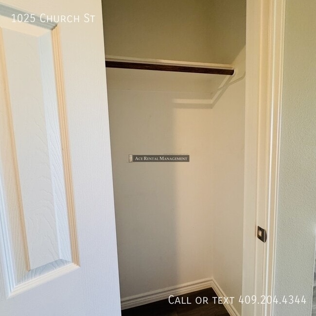 Building Photo - 1025 Church St