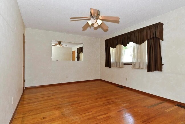 Building Photo - 980 Manresa Ln