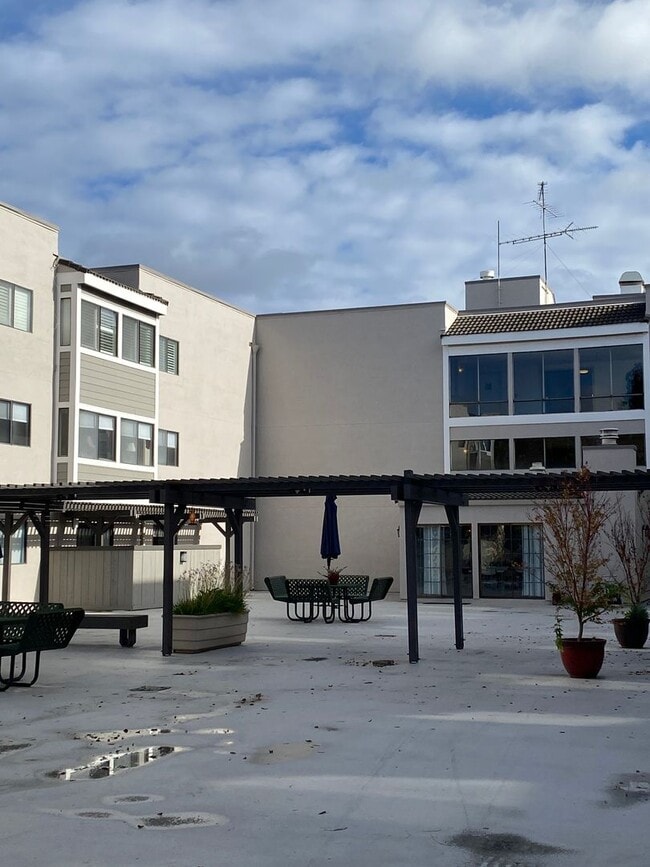 Building Photo - Updated 2BD/2BA Condo – Prime San Mateo Location!