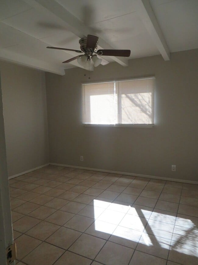 Building Photo - CLEAN 4 BEDROOM, ONE BATH HOME FOR RENT