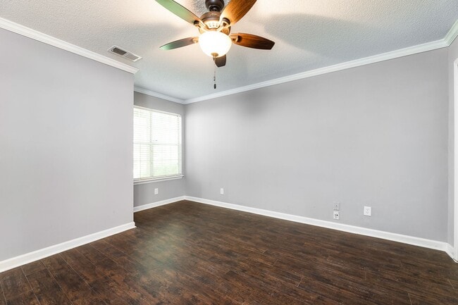 Building Photo - Terrace level condo in great Johns Creek location!