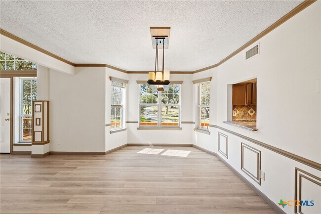 Building Photo - 322 Oakwood Loop