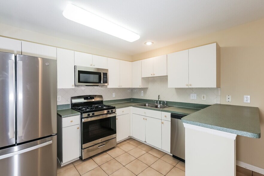 Building Photo - 6221 Kiteridge Dr