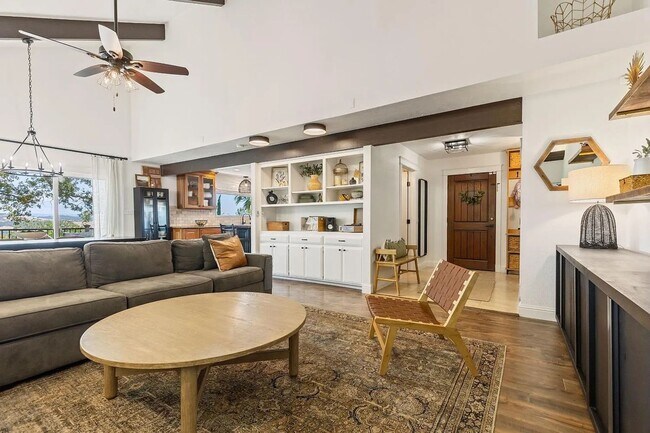 Building Photo - Luxury 5 Bedroom Home with Panoramic Views...