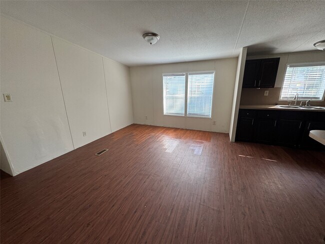 Building Photo - 146 Carmen Blvd