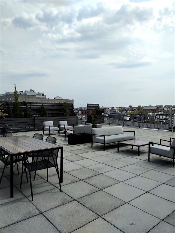 Building Photo - 156 Porter St