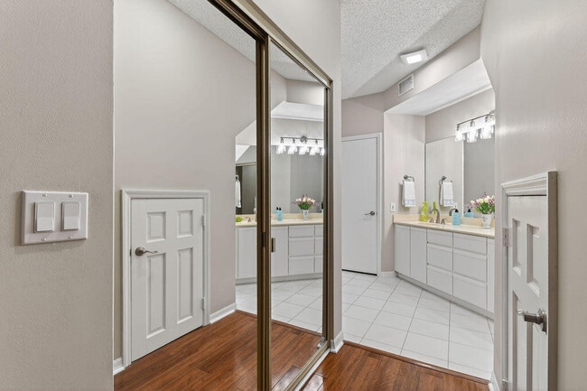 Building Photo - 2074 Mainsail Cir