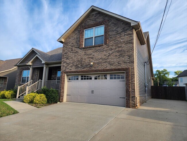 Building Photo - 1003 Sunrise Dr