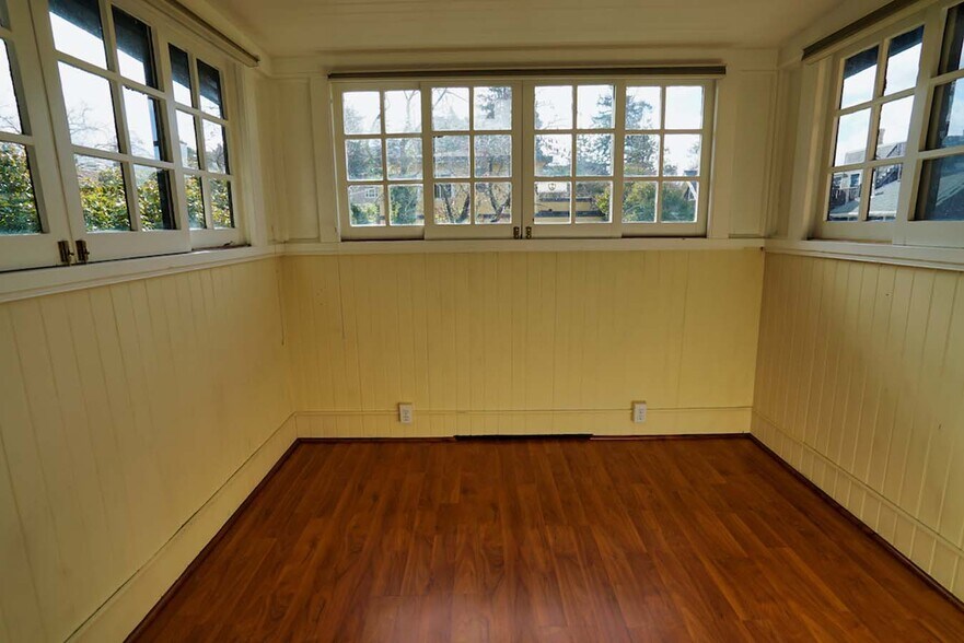 Building Photo - 2836 Derby St