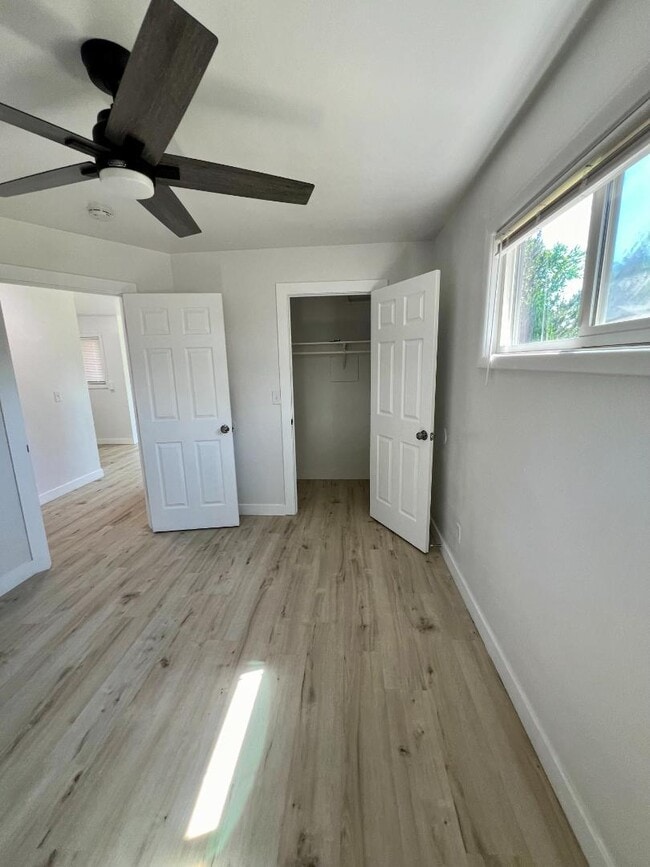 Building Photo - 1421-1421 Park Ave NE