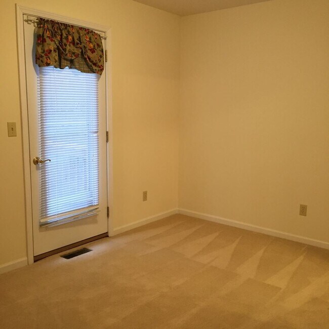 Building Photo - 2320 Willows Ct