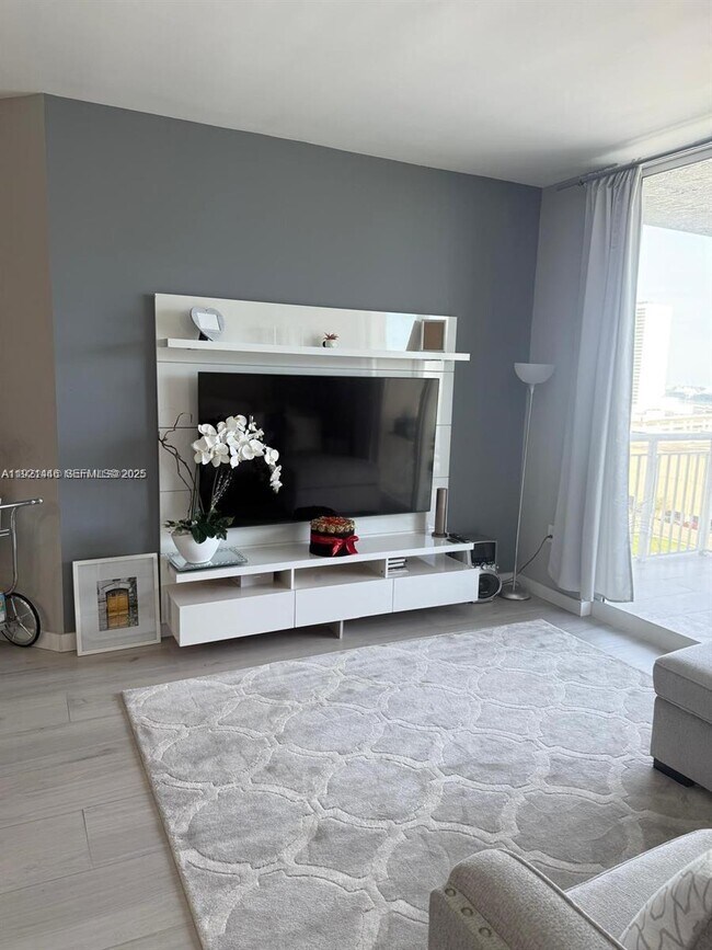 Building Photo - 275 NE 18th St