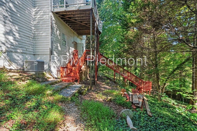 Building Photo - 550 Claudel Ct SW