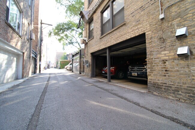 Building Photo - 1517 W Jonquil Terrace