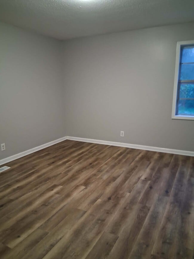 Building Photo - 1103 Berrywood Ave