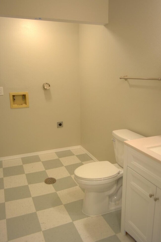 Building Photo - Nora Duplex*