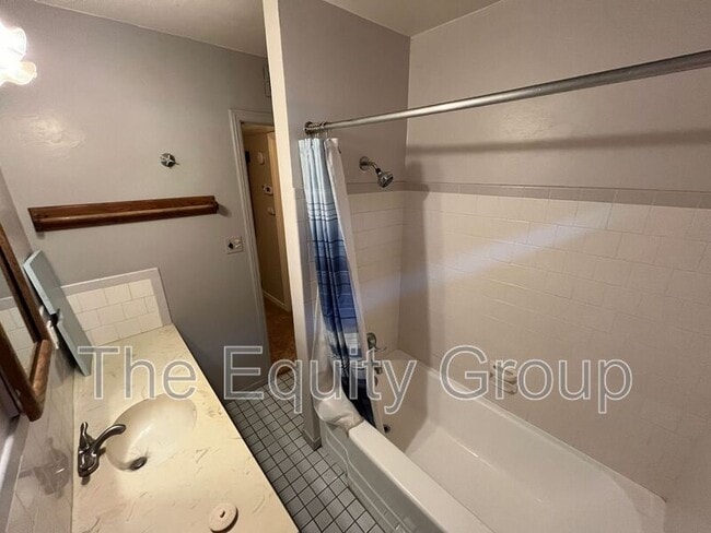 Building Photo - 228 W Teapot Dome Ave