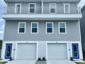 Building Photo - Waterfront 3 bedroom townhome with dock!