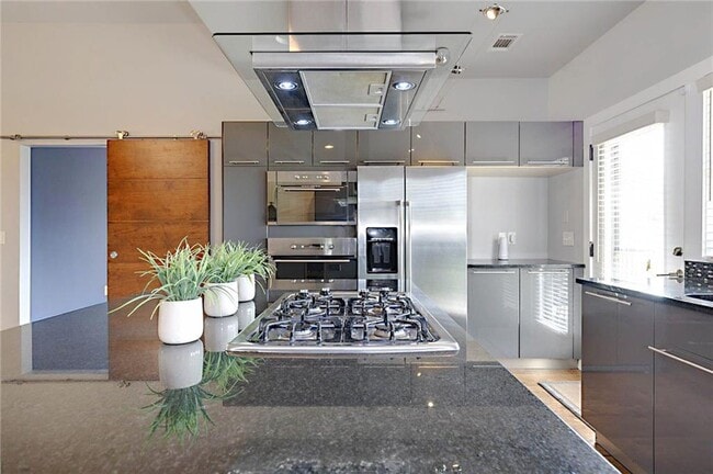 Building Photo - 2583 Mimms Ln