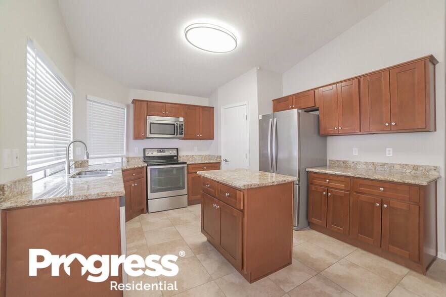 Building Photo - 323 N Ocean Dr