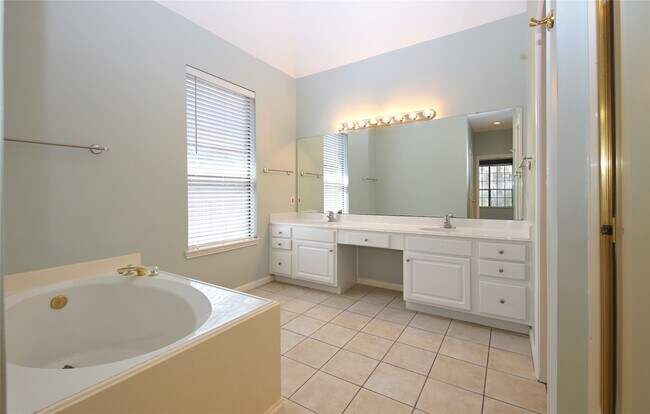 Building Photo - 10419 Pearl Dr