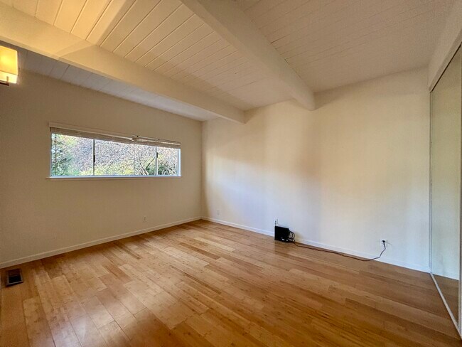Building Photo - 6207 Westover Dr