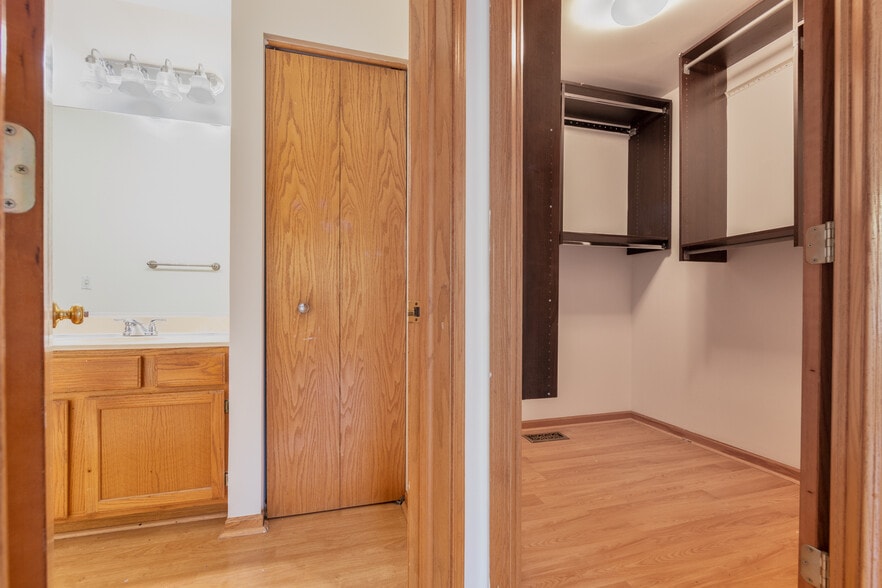 Building Photo - 992 Manchester Cir