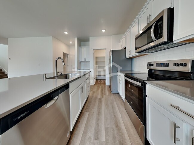 Building Photo - 2408 E Buckskin Way