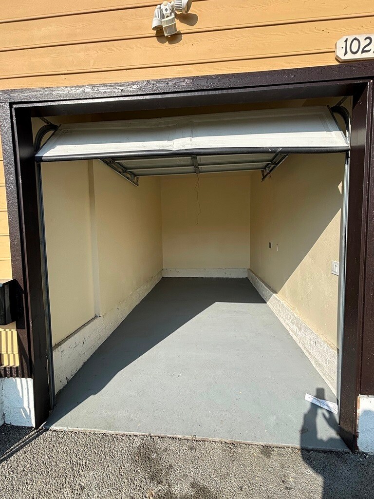 Building Photo - 1029 W 65th Pl