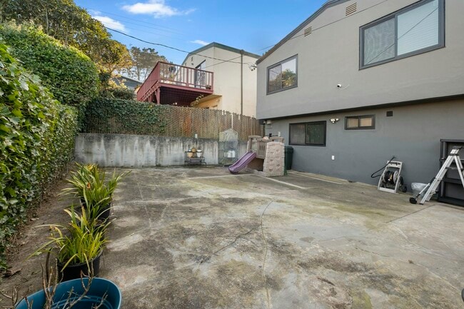 Building Photo - 191 Castillejo Dr