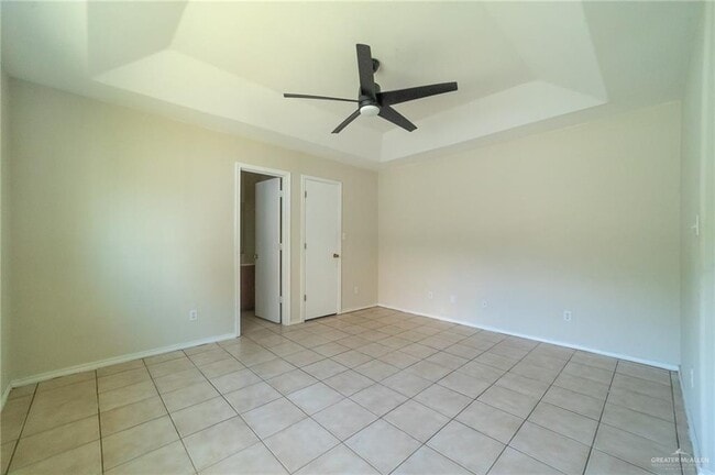 Building Photo - 407 Delia Ave