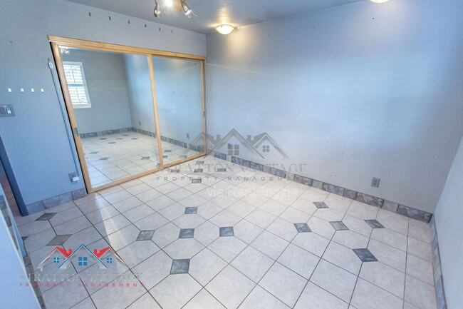 Building Photo - 1735 W Pampa Ave