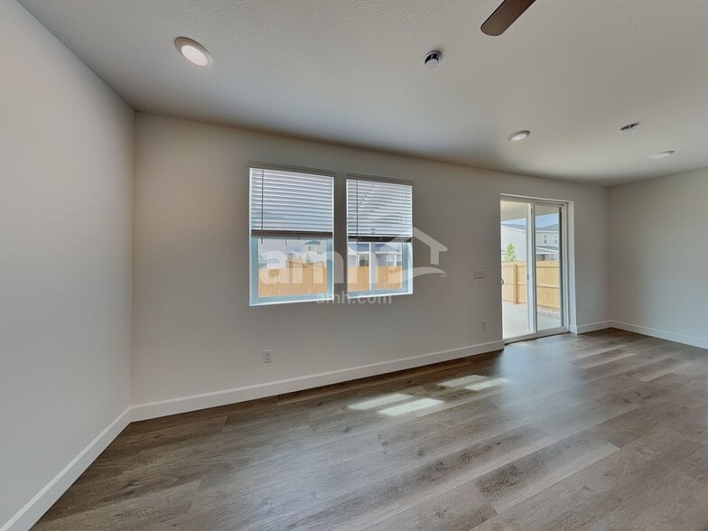 Building Photo - 13920 E 100th Way