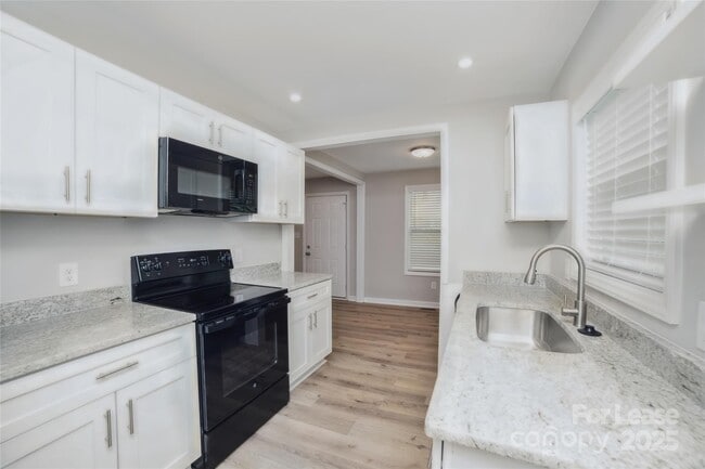 Building Photo - 27 Dorland Ave SW