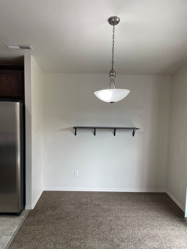 Building Photo - Very Nice 2 Story 3 Bedroom 2.5 Bath Home-...