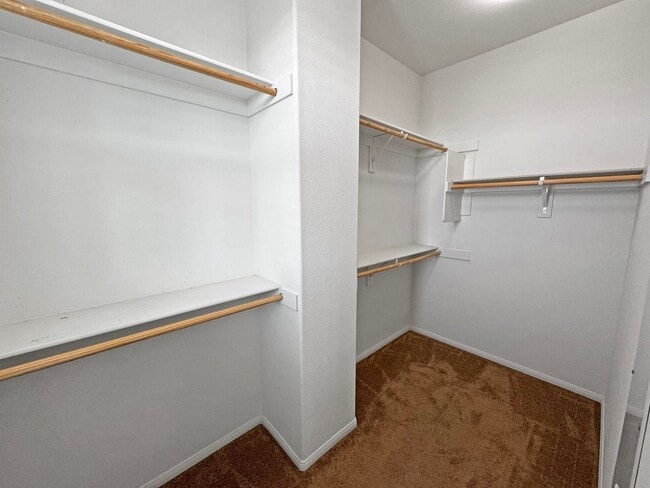 Building Photo - Spacious 3Bd/3.5Ba Home With Views and All...