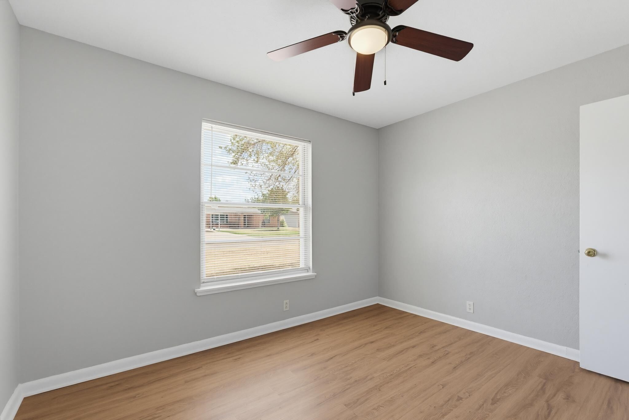 Building Photo - 618 S La Salle Dr