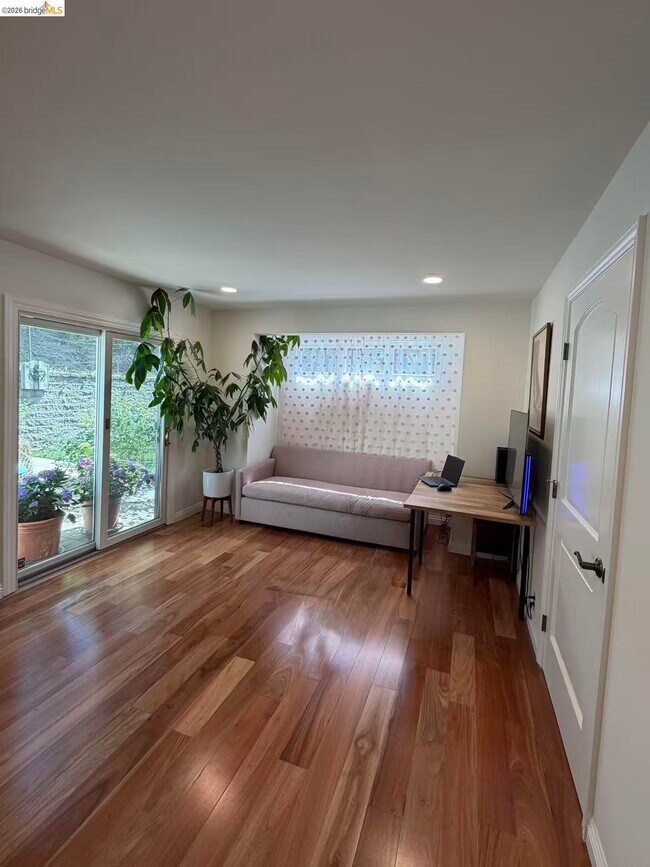 Building Photo - 3560 Old Mountain View Dr