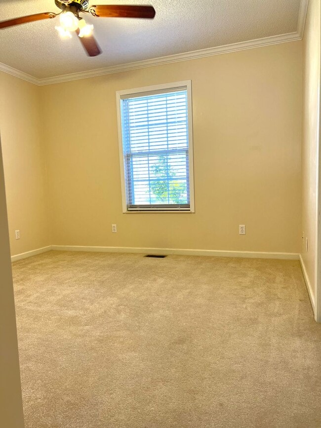 Building Photo - Maryville 37804 - 3 bedroom 2.5 bath - call Adam Sharp 865-254-0980