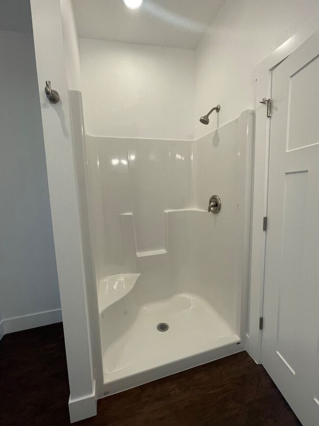 Building Photo - Now renting Brand new 1 bedroom 1.5 bathroom Executive Townhome