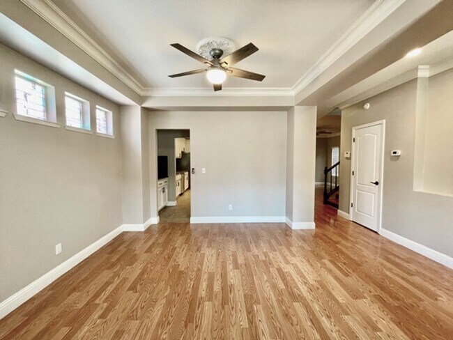 Building Photo - $3,500 Private pool, Solar Panels, 5 Bed, ...