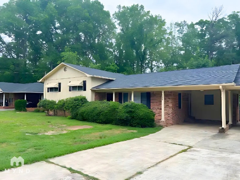 Primary Photo - 1330 Oakdale Dr
