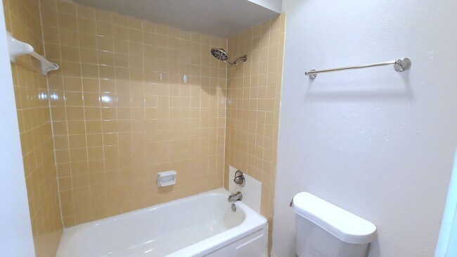 Building Photo - 8702 Village Dr