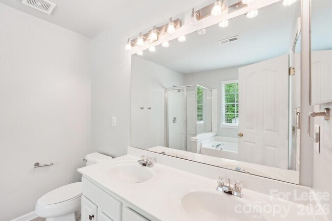 Building Photo - 14417 Laurel Tree Ln