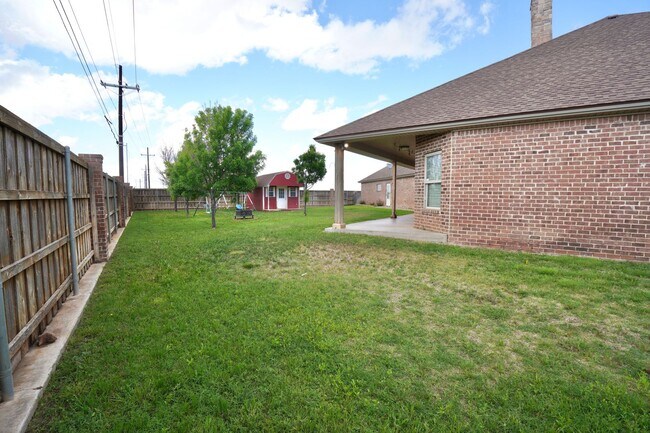 Building Photo - 4 Bedroom 3 Bathroom Home is Llano Estates!