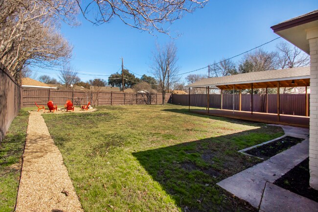 Building Photo - 2817 Crest Ridge Dr