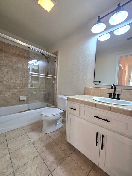 Building Photo - 4353 Fitzwilliam St